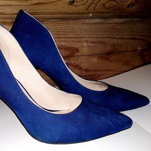 Dolce "Tammy" SZ 7 1/2 M Cobalt Blue Suede & Black Heel High Side 4" Heels Pumps
